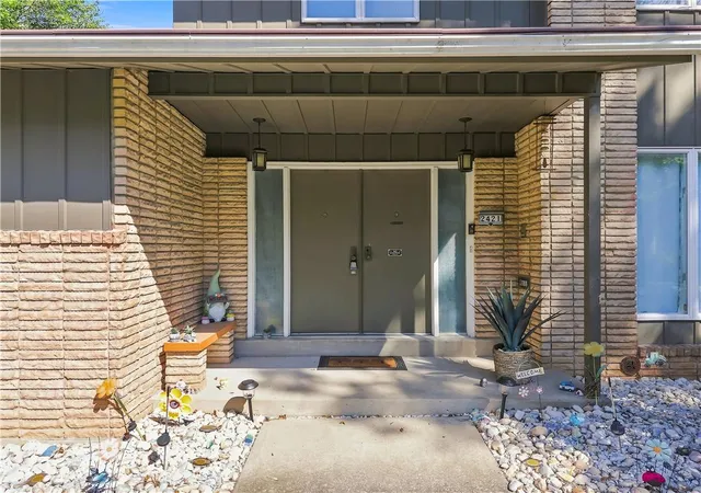 Photo 3 of Single family home for sale at 2421 W Greenleaf, Allentown City, PA 18104 | MLS# 783004 | Listing updated on 2026-08-30