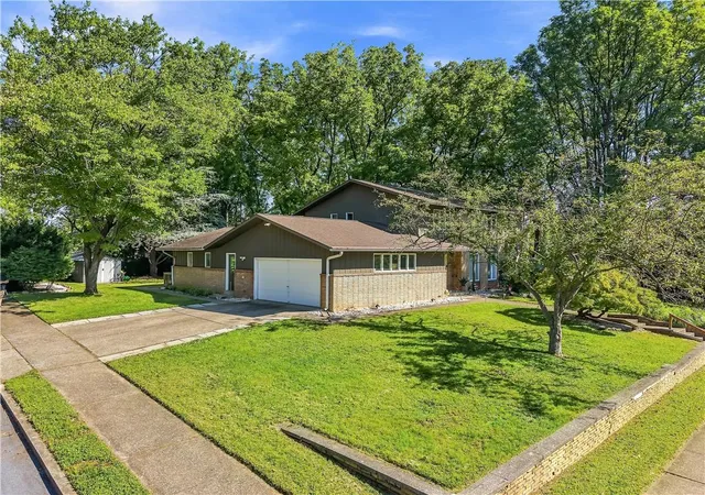 Photo 4 of Single family home for sale at 2421 W Greenleaf, Allentown City, PA 18104 | MLS# 783004 | Listing updated on 2026-08-30