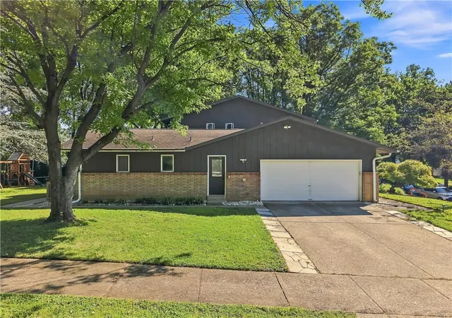 Photo 5 of Single family home for sale at 2421 W Greenleaf, Allentown City, PA 18104 | MLS# 783004 | Listing updated on 2026-08-30