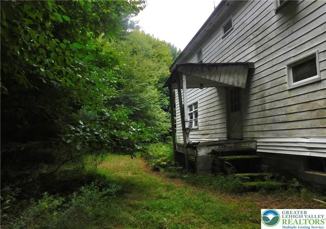 Photo 3 of Sale Pending at 996 Greenwood St, Franklin Twp, PA 18071 | MLS# 783544 | Listing updated on 2026-09-04