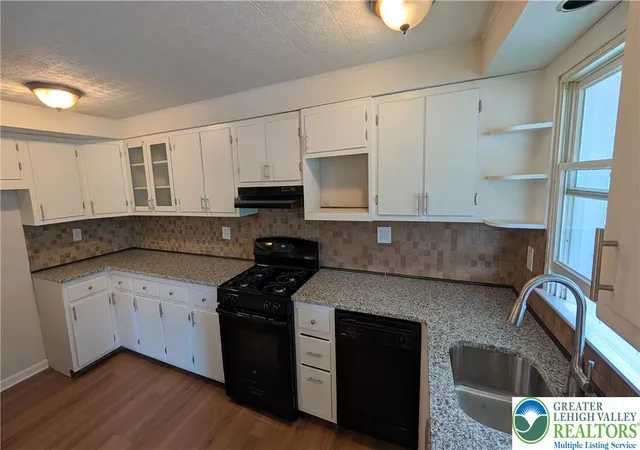 Photo 3 of Sale Pending at 2055 Baker Dr, Allentown City, PA 18103 | MLS# 783410 | Listing updated on 2026-09-15