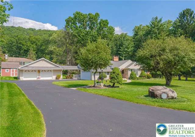 Photo 2 of Sale Pending at 3683 Oakhurst Dr, Upper Saucon Twp, PA 18034 | MLS# 783482 | Listing updated on 2026-09-15