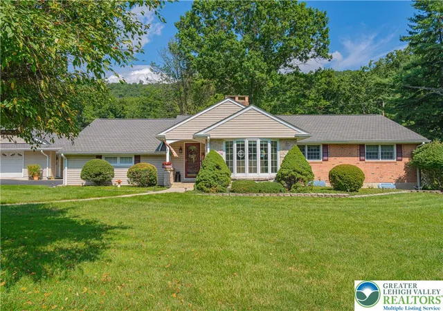 Photo 3 of Sale Pending at 3683 Oakhurst Dr, Upper Saucon Twp, PA 18034 | MLS# 783482 | Listing updated on 2026-09-15