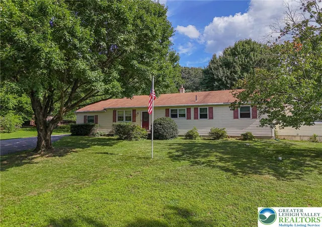 Photo 3 of Single family home for sale at 2034 Wind Hill Rd, Lower Milford Twp, PA 18036 | MLS# 783467 | Listing updated on 2026-08-30