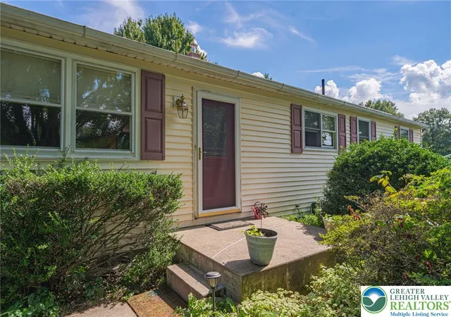 Photo 4 of Single family home for sale at 2034 Wind Hill Rd, Lower Milford Twp, PA 18036 | MLS# 783467 | Listing updated on 2026-08-30
