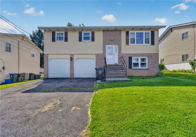 Photo 2 of Single family home for sale at 1732 Maumee Ave, Allentown City, PA 18103 | MLS# 783592 | Listing updated on 2026-08-30