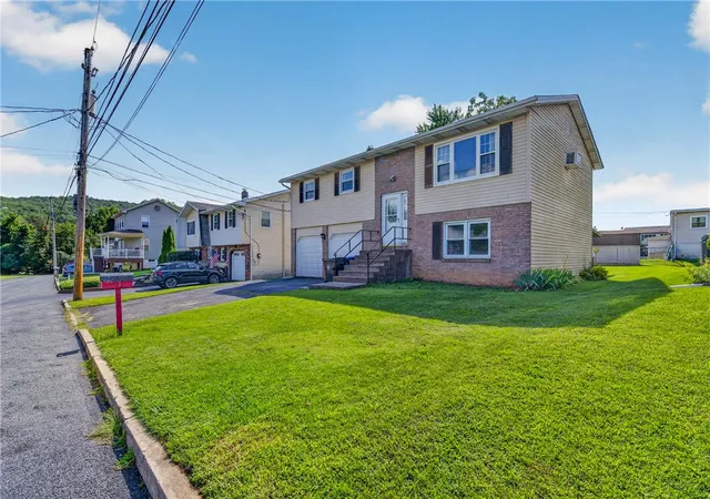 Photo 3 of Sale Pending at 1732 Maumee Ave, Allentown City, PA 18103 | MLS# 783592 | Listing updated on 2026-09-15