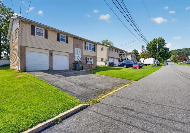 Photo 4 of Sale Pending at 1732 Maumee Ave, Allentown City, PA 18103 | MLS# 783592 | Listing updated on 2026-09-15