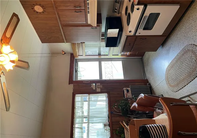 Photo 4 of Sale Pending at 555 E Union St, Tamaqua Boro, PA 18252 | MLS# 783234 | Listing updated on 2026-09-09