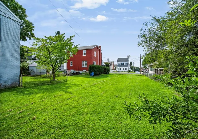 Photo 3 of Single family home for sale at 505 5th St, Whitehall Twp, PA 18052 | MLS# 783597 | Listing updated on 2026-09-15