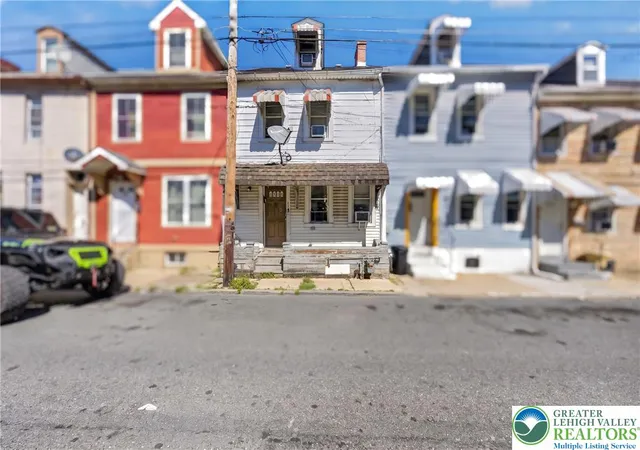 Photo 2 of Townhouse for sale at 619 Lumber St, Allentown City, PA 18102 | MLS# 783623 | Listing updated on 2026-08-30