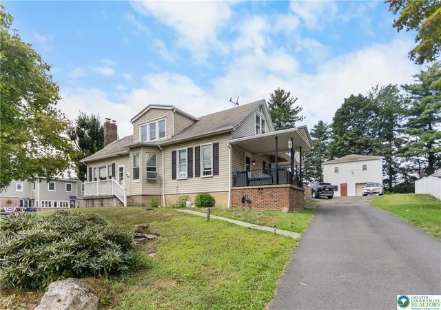 Photo 3 of Single family home for sale at 1740 Elk Ave, Pottsville, PA 17901 | MLS# 783631 | Listing updated on 2026-10-02
