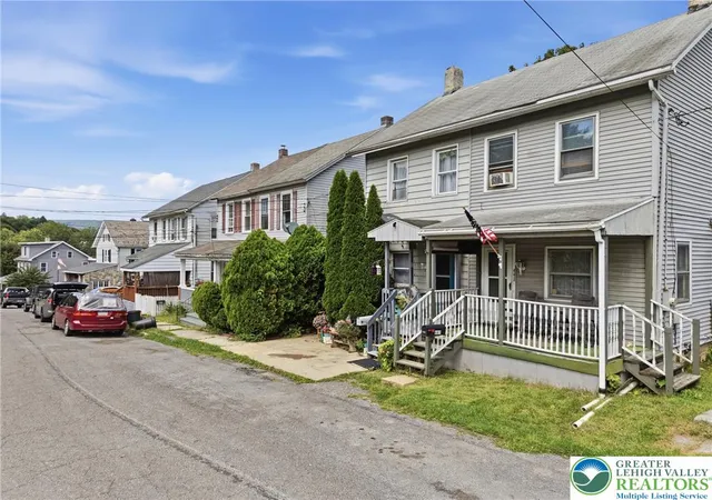 Photo 4 of Single family home for sale at 439 S Walnut St, Slatington, PA 18080 | MLS# 783658 | Listing updated on 2026-08-31