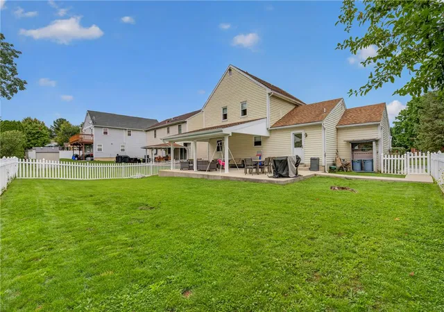 Photo 3 of Single family home for sale at 651 Willow Dr, Catasauqua, PA 18032 | MLS# 783645 | Listing updated on 2026-08-31