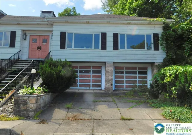 Photo 2 of Single family home for sale at 571 E Center St, Nesquehoning, PA 18240 | MLS# 783728 | Listing updated on 2026-09-01