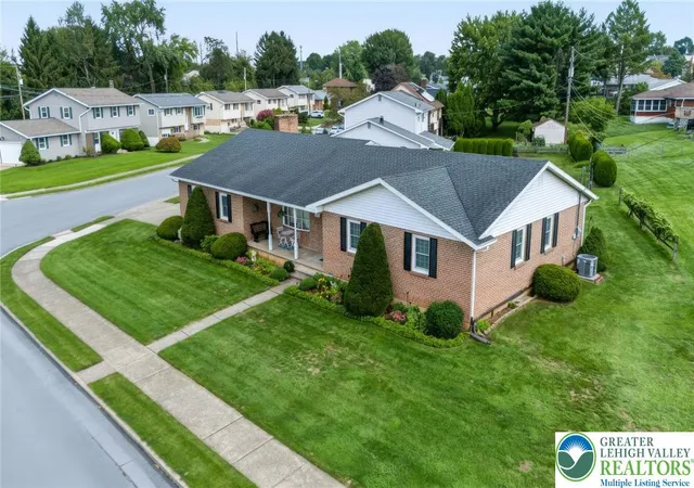Photo 3 of Single family home for sale at 2320 Madison Ave, Bethlehem, PA 18017 | MLS# 783574 | Listing updated on 2026-10-06