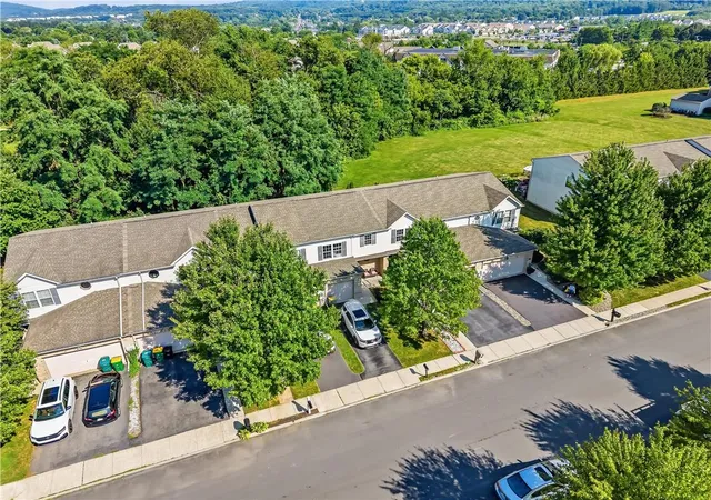 Photo 3 of Sale Pending at 6652 Pioneer Dr, Macungie, PA 18062 | MLS# 783428 | Listing updated on 2026-09-11