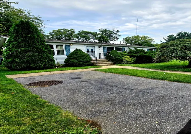Photo 2 of Manufactured home for sale at 3 Canterbury Ct, Easton, PA 18040 | MLS# 783815 | Listing updated on 2026-09-15