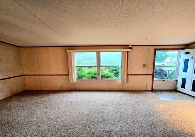 Photo 3 of Manufactured home for sale at 3 Canterbury Ct, Easton, PA 18040 | MLS# 783815 | Listing updated on 2026-09-15