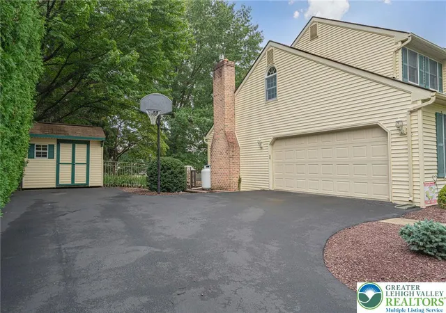 Photo 3 of Sale Pending at 1125 Jaime Cir, Allentown, PA 18106 | MLS# 783652 | Listing updated on 2026-09-09