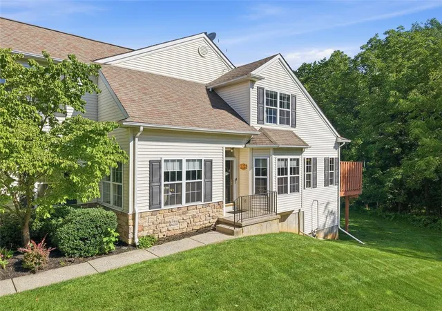 Photo 3 of Sale Pending at 151 Willow Dr, Easton, PA 18045 | MLS# 783391 | Listing updated on 2026-09-04