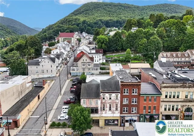 Photo 2 of House for sale at 104 W Broad St, Tamaqua, PA 18252 | MLS# 783764 | Listing updated on 2026-09-03