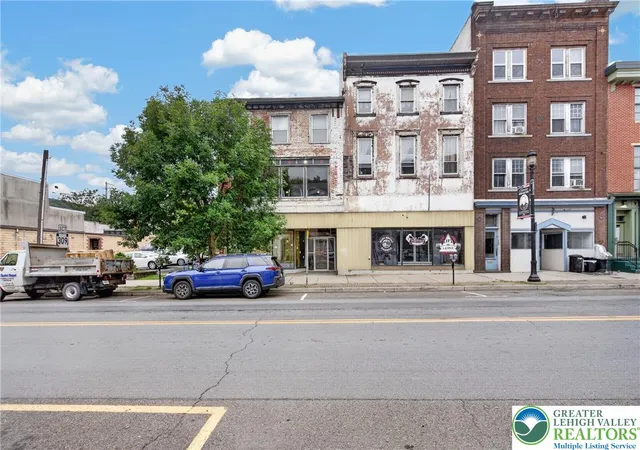 Photo 3 of House for sale at 104 W Broad St, Tamaqua, PA 18252 | MLS# 783764 | Listing updated on 2026-09-03