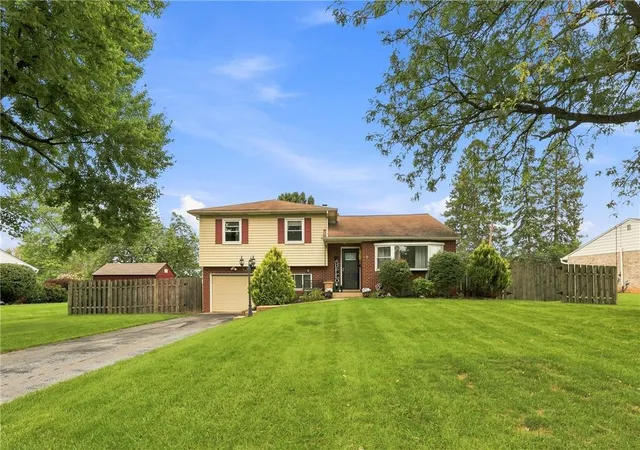 Photo 3 of Sale Pending at 3135 South Dr, Allentown, PA 18103 | MLS# 783638 | Listing updated on 2026-09-09
