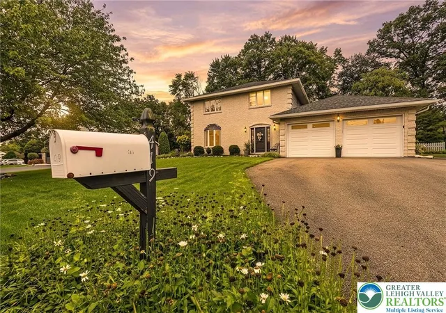 Photo 2 of Single family home for sale at 419 Crestmont St, Pen Argyl, PA 18072 | MLS# 783803 | Listing updated on 2026-09-23