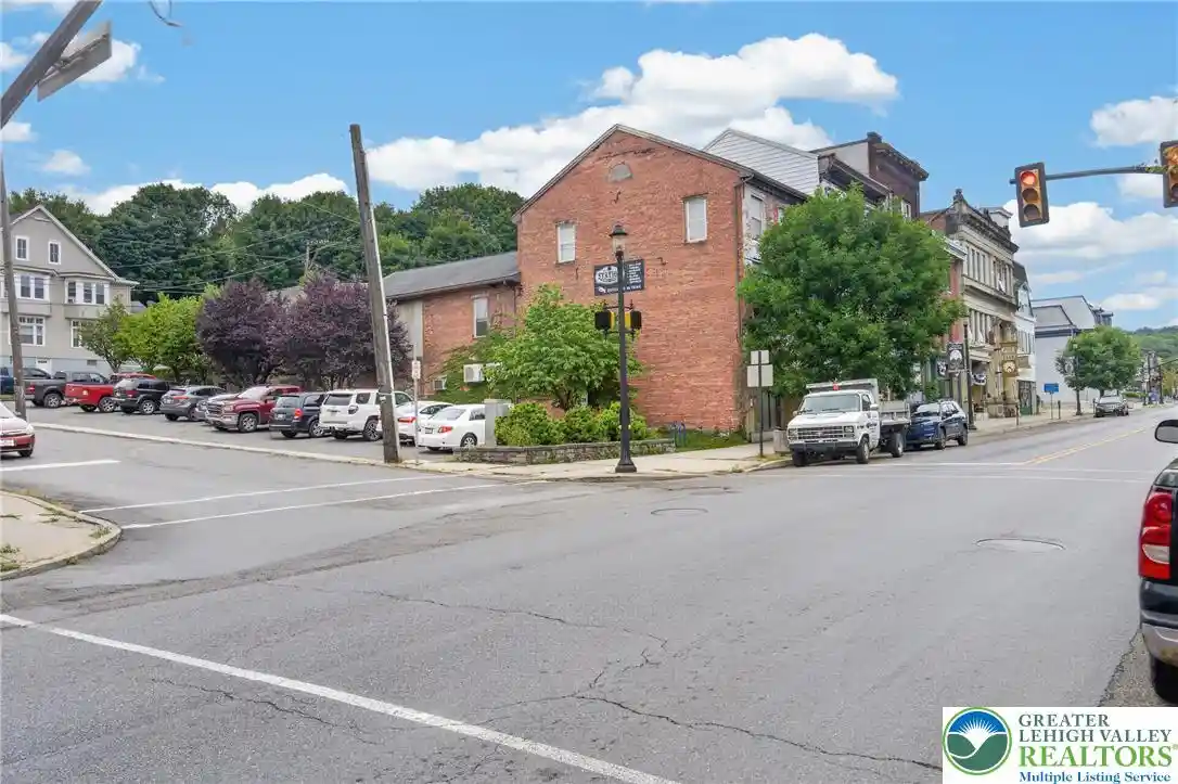 Listing Photo 2 - Condo for sale in 104 W Broad St located at 104 W Broad St, Tamaqua, PA 18252 - Unit 104 W Broad St