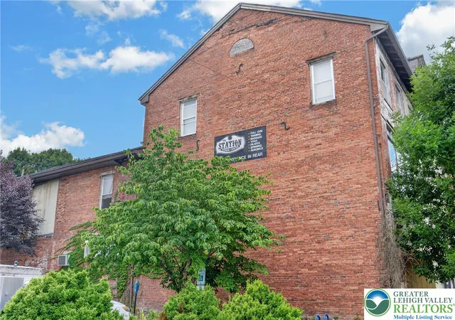 Photo 3 of Multi family home for sale at 104 W Broad St, Tamaqua, PA 18252 | MLS# 783817 | Listing updated on 2026-09-03