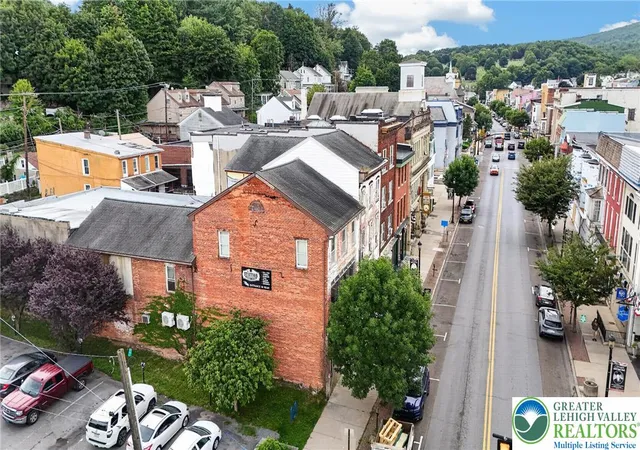 Listing Photo 4 - Condo for sale in building located at 104 W Broad St, Tamaqua, PA 18252