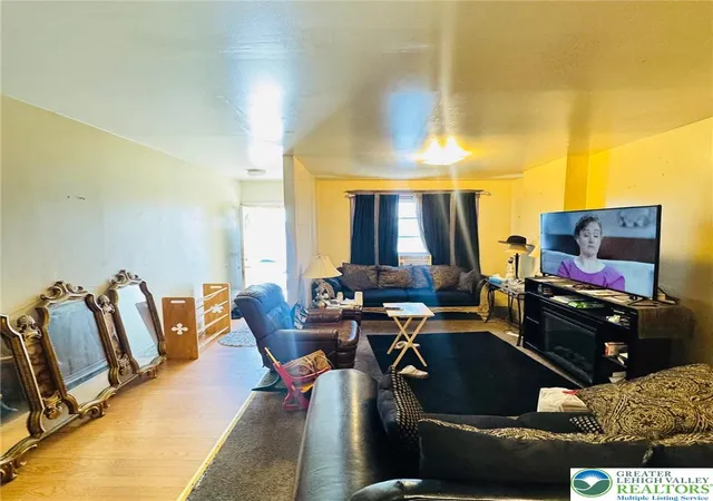 Photo 3 of Single family home for sale at 175 W Pine St, Allentown, PA 18102 | MLS# 783894 | Listing updated on 2026-09-03