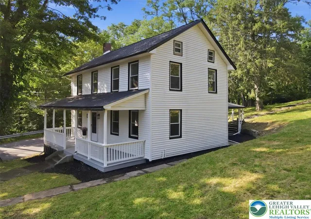 Photo 2 of Sale Pending at 805 N Main St, Bangor, PA 18013 | MLS# 783899 | Listing updated on 2026-09-09