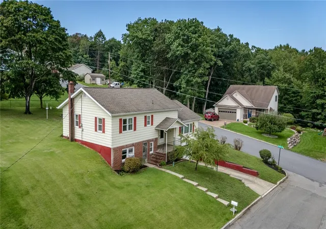 Photo 2 of Single family home for sale at 14 Brook Dr, Lehighton, PA 18235 | MLS# 783850 | Listing updated on 2026-09-06