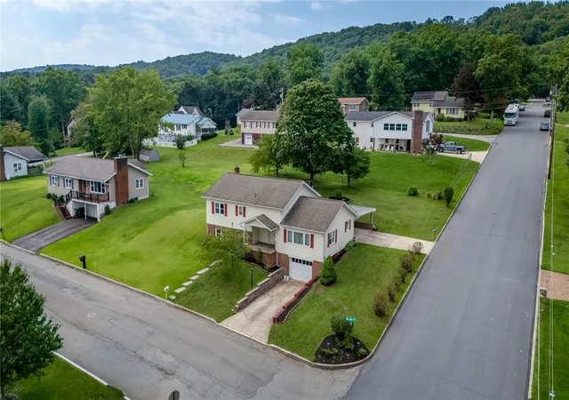 Photo 3 of Single family home for sale at 14 Brook Dr, Lehighton, PA 18235 | MLS# 783850 | Listing updated on 2026-09-06