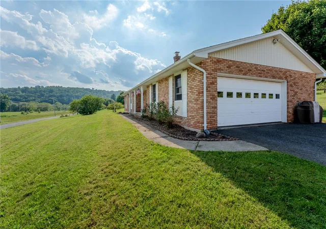 Photo 4 of Sale Pending at 59 School Dr, New Ringgold, PA 17960 | MLS# 783853 | Listing updated on 2026-09-08