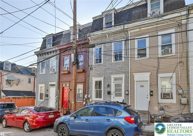 Photo 3 of Townhouse for sale at 934 W Pine St, Allentown, PA 18102 | MLS# 783928 | Listing updated on 2026-09-03