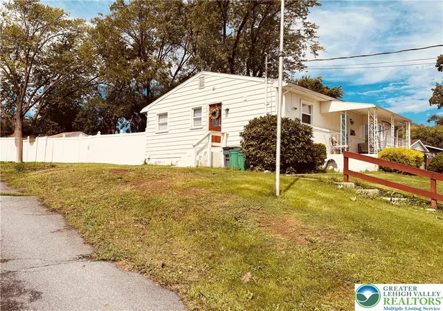 Photo 3 of Sale Pending at 942 S Front St, Allentown, PA 18103 | MLS# 783220 | Listing updated on 2026-10-05