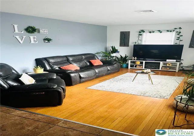 Photo 4 of Sale Pending at 942 S Front St, Allentown, PA 18103 | MLS# 783220 | Listing updated on 2026-10-05