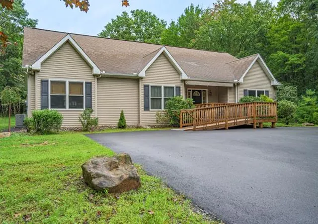 Photo 3 of Single family home for sale at 33 Bear Ln, Jim Thorpe, PA 18229 | MLS# 783771 | Listing updated on 2026-10-23