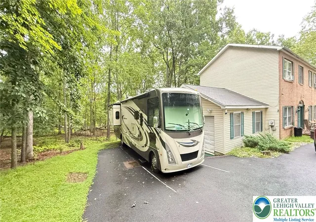 Photo 4 of Single family home for sale at 193 St Andrews Dr, Lehman Twp, PA 18324 | MLS# 783940 | Listing updated on 2026-09-04