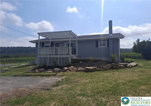 Photo 4 of Single family home for sale at 1253 Shady Ln, Tamaqua, PA 18252 | MLS# 784026 | Listing updated on 2026-09-10
