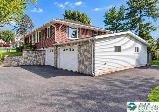 Photo 3 of Sale Pending at 802 Maryland St, Whitehall, PA 18052 | MLS# 784035 | Listing updated on 2026-09-18
