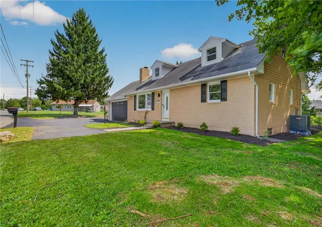 Photo 3 of Sale Pending at 524 Clyde St, Nazareth, PA 18064 | MLS# 784070 | Listing updated on 2026-10-02