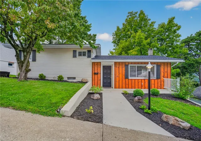Photo 3 of Sale Pending at 636 Snyder St, Bangor, PA 18013 | MLS# 783945 | Listing updated on 2026-09-14