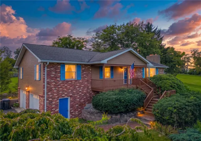 Photo 2 of Single family home for sale at 395 Sunrise Blvd, Mount Bethel, PA 18343 | MLS# 784082 | Listing updated on 2026-09-25