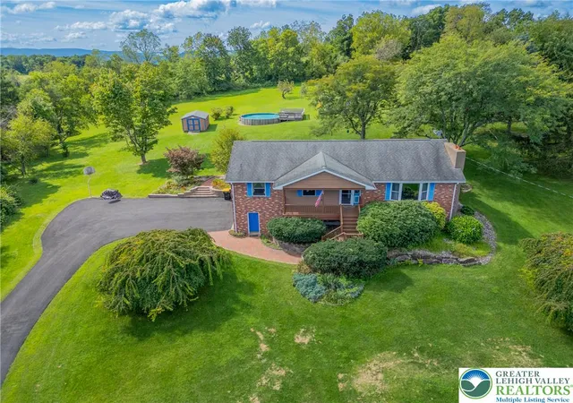 Photo 3 of Single family home for sale at 395 Sunrise Blvd, Mount Bethel, PA 18343 | MLS# 784082 | Listing updated on 2026-09-25