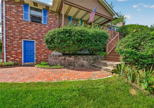 Photo 4 of Single family home for sale at 395 Sunrise Blvd, Mount Bethel, PA 18343 | MLS# 784082 | Listing updated on 2026-09-25