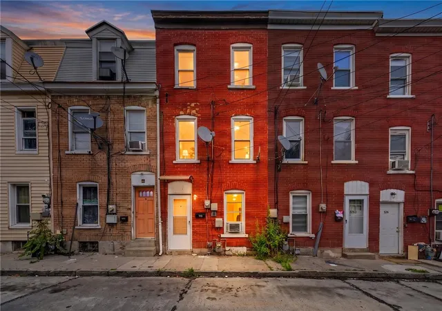Photo 2 of Townhouse for sale at 527 N Elliger St, Allentown, PA 18102 | MLS# 784105 | Listing updated on 2026-09-07